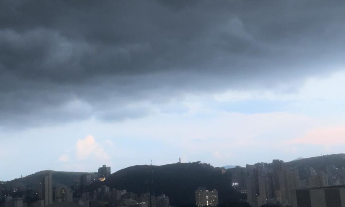 Juiz de Fora registra mais de 400 descargas elétricas durante chuva