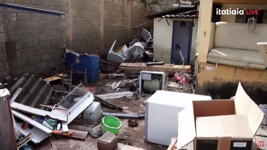 Foto mostra estragos em casa na Vila do Índio, na região de Venda Nova, em BH