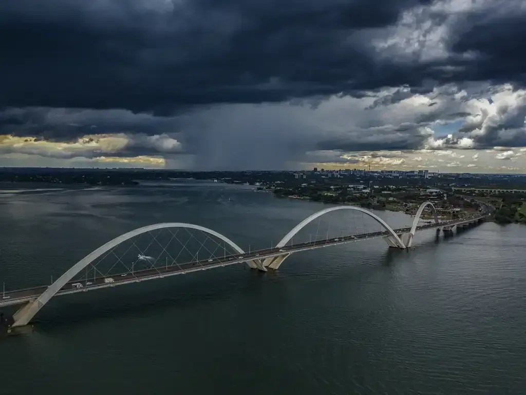 Brasil pode ter chuva intensa em 16 estados no Natal; veja quais