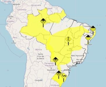 Em apenas uma hora choveu o esperado para sete dias, o suficiente para arrastar carros, alagamentos, derrubar árvores e muros e parar o trânsito. Apesar dos prejuízos material e transtornos, não houve registro de feridos.