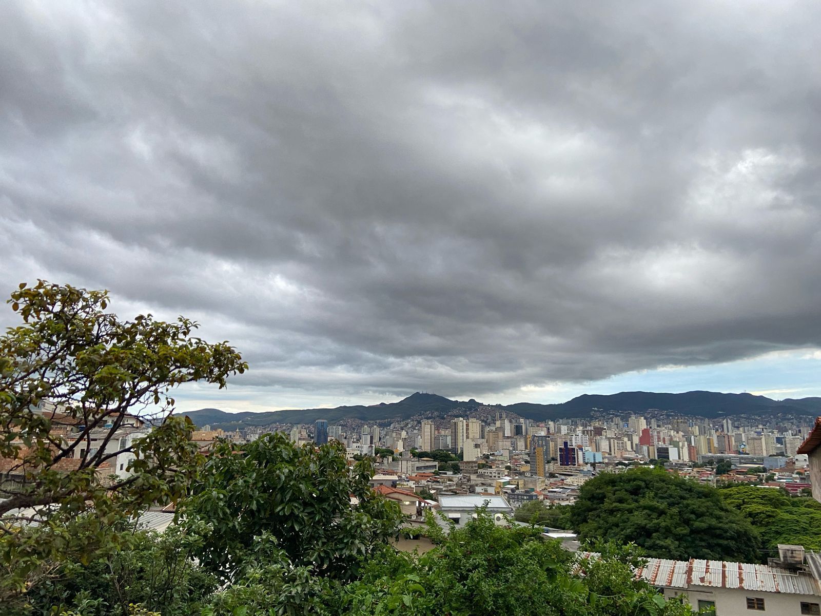 Chuva intensa pode atingir 93% das cidades de Minas, incluindo BH; veja a lista