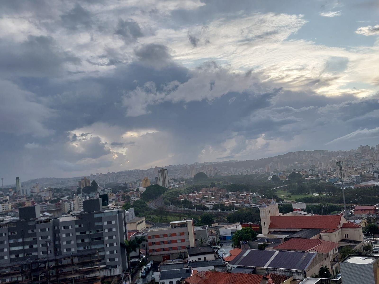 Mais de 500 cidades de Minas podem ter chuva intensa nas próximas horas; veja a lista