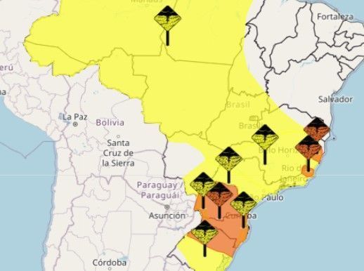 Brasil tem alerta de chuva intensa e temporal para 18 estados no Natal