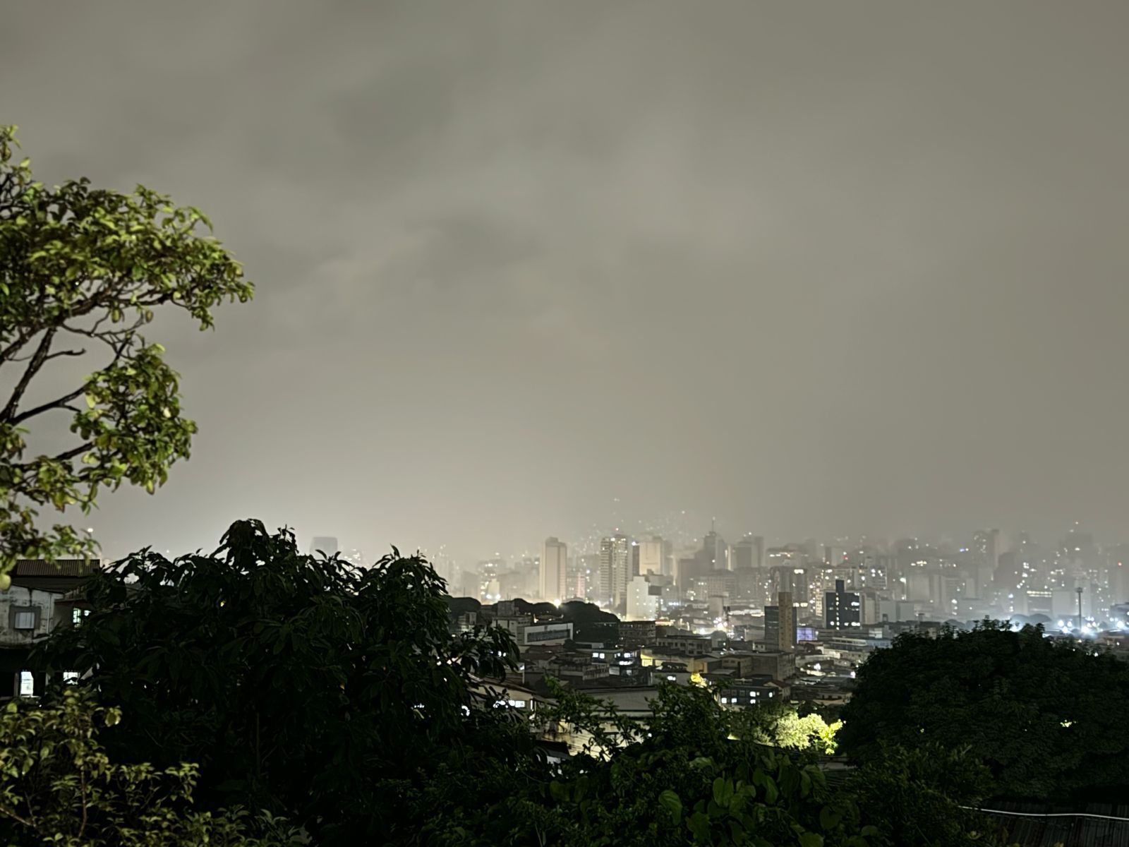 Vai continuar a chover em BH? Veja previsão do tempo para os próximos dias