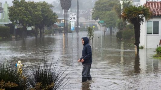 Chuvas causam destruição na Califórnia