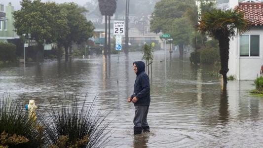 Chuvas causam destruição na Califórnia