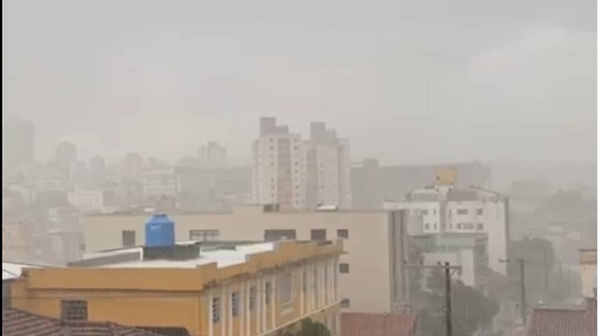 Chuva em BH : Defesa Civil alerta para pancadas de chuva, raios e rajadas de vento