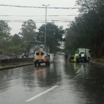 Chuva em BH: carro capota nas curvas do Ponteio e pista precisou ser fechada  
