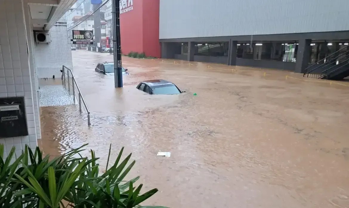 Chuva dá trégua em Santa Catarina, mas chegada de frente fria preocupa autoridades