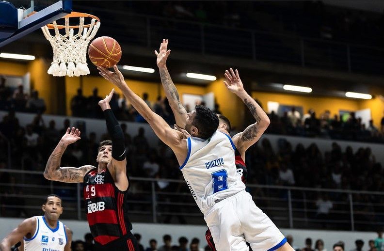 Minas domina Flamengo, vence em casa e reassume liderança do NBB