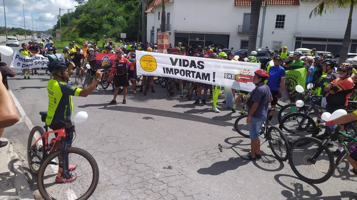 Ciclistas fazem manifestação na Cristiano Machado para pedir mais segurança no trânsito