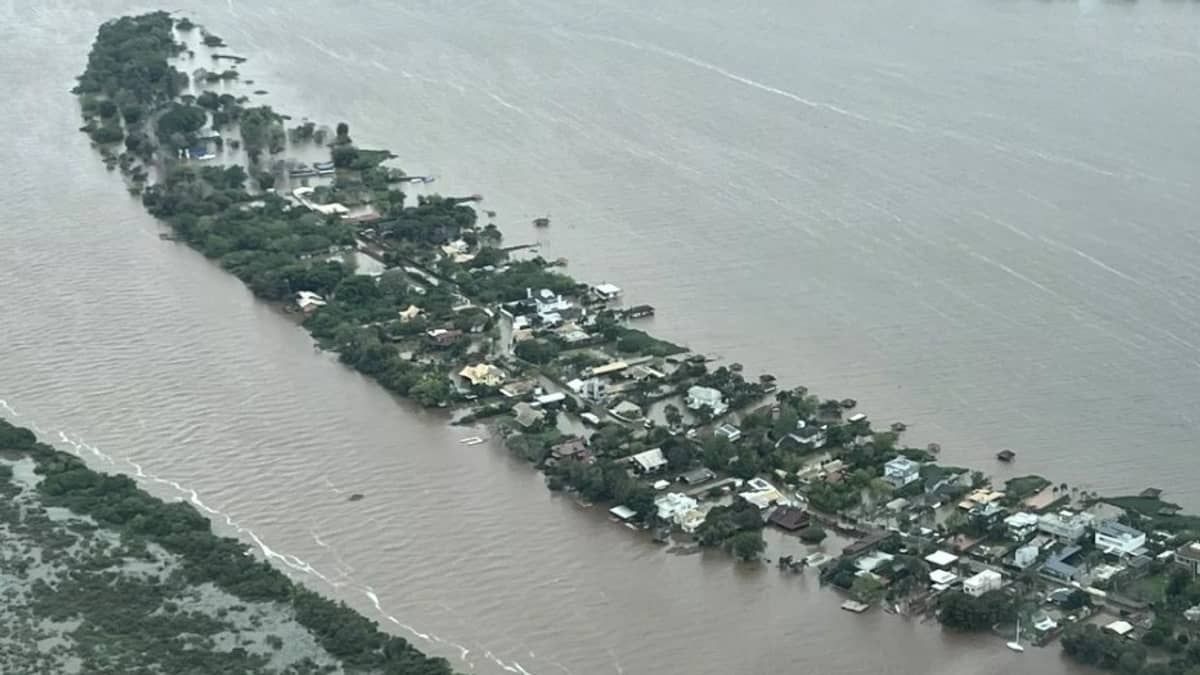 Zema diz que bombeiros de Minas estão à disposição para ajudar vítimas das chuvas no Rio Grande do Sul
