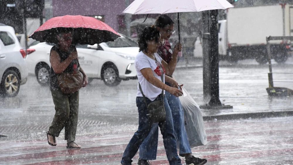 Ciclone extratropical: fortes rajadas de vento ameaçam 7 estados nas próximas horas