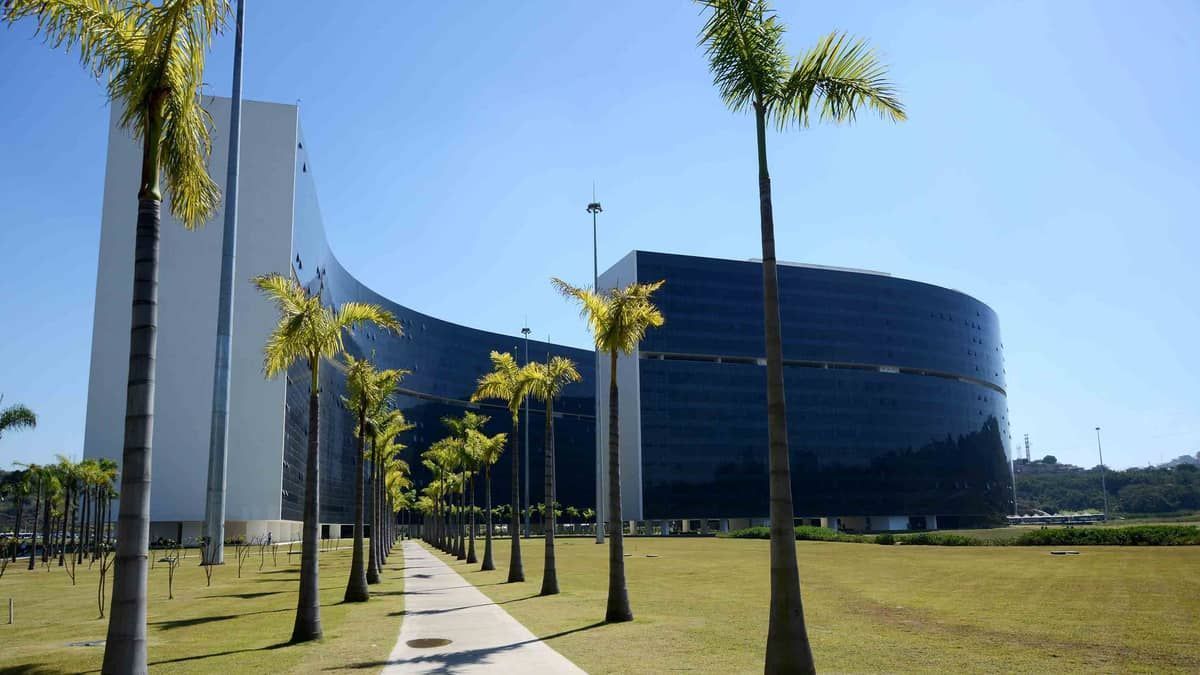 Governo de MG cita projeto não votado para justificar pagamento de gratificações