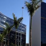 Elevador da Cidade Administrativa deixa três servidores presos e Zema diz que acionou Justiça contra empresa