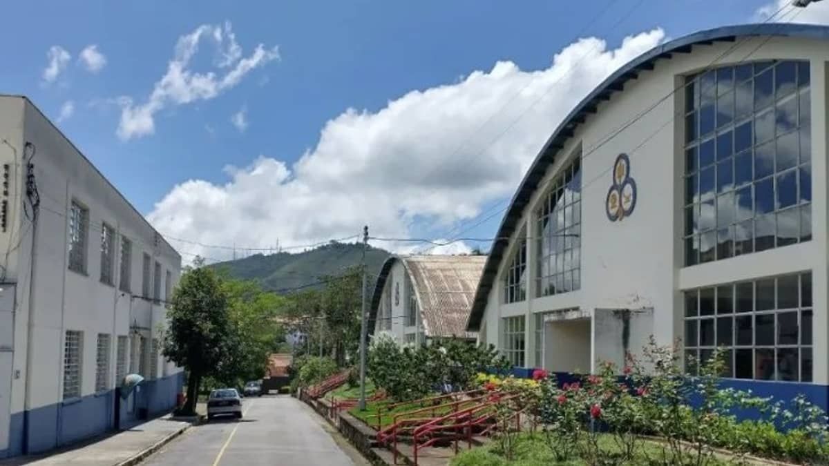 Ataque à escola causa comoção em Poços de Caldas: 'horror'