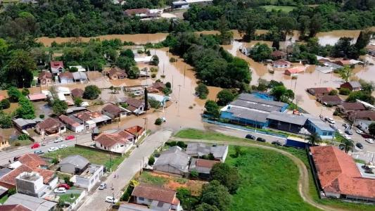 Cidade de Rio Negro ficou debaixo d´água