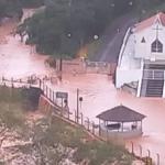 Após forte chuva, distrito de Santos Dumont está sem luz elétrica há 24h e produtores de leite temem prejuízo