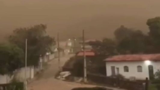 Cidade foi tomada por nuvem de poeira