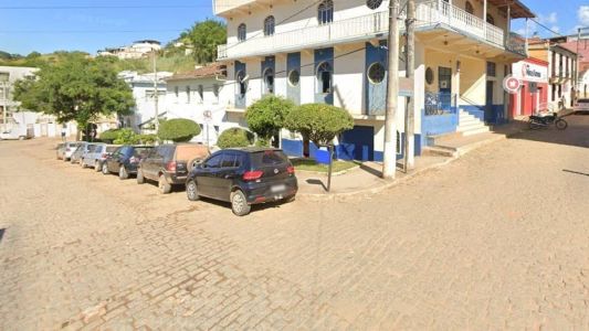 Cidade tem cerca de 5 mil habitantes. Problema foi na área de captação da Copasa, devido às chuvas