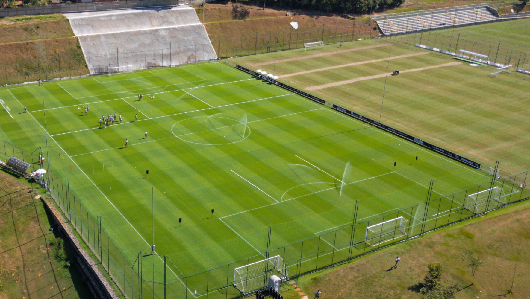 Em recuperação de lesão, jogador do Atlético vai à Cidade do Galo em dia de folga