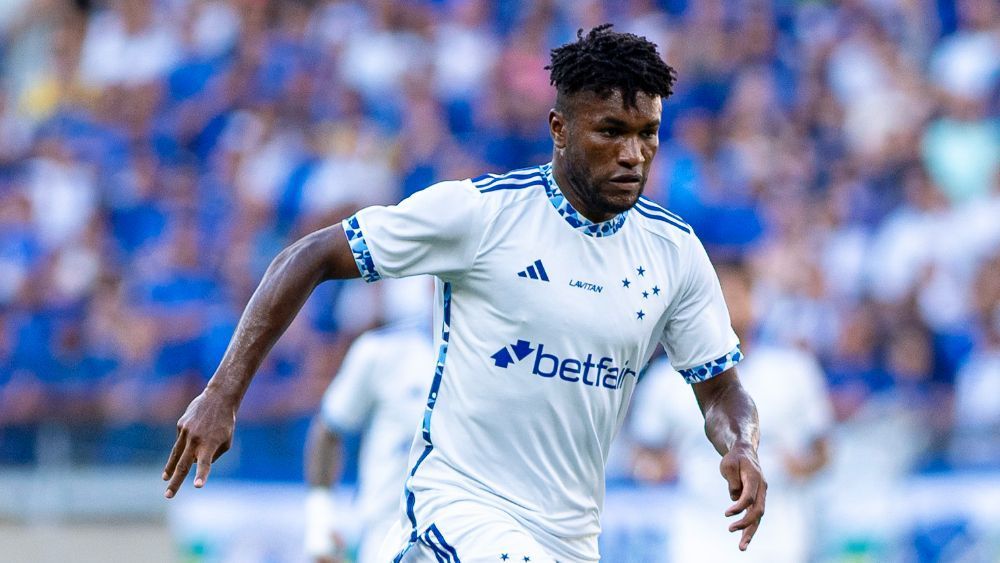 Jogador do Cruzeiro chega à Europa para assinar com novo clube