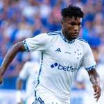 Jogador do Cruzeiro chega à Europa para assinar com novo clube