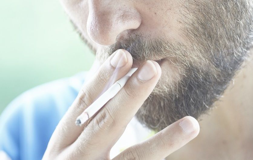 Milão proíbe fumar  cigarros nas ruas da capital da moda e das finanças a partir desta quarta-feira (1º)