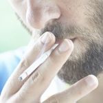 Milão proíbe fumar  cigarros nas ruas da capital da moda e das finanças a partir desta quarta-feira (1º)