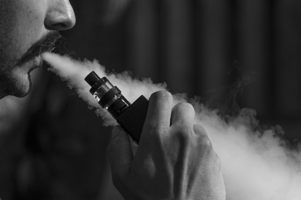 'Pulmão de pipoca': entenda doença sem cura causada por cigarro eletrônico