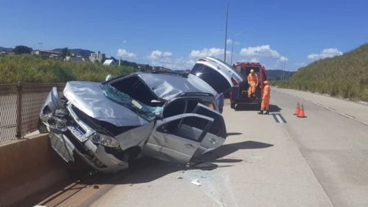 Cinco pessoas estavam no carro na hora da batida