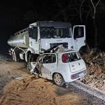 Cinco pessoas morrem após carro bater de frente com caminhão-tanque no Norte de MG