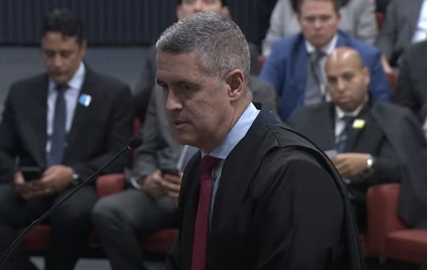 STF: Advogado de ex-diretor da Abin classifica provas da PGR como 'extremamente tímidas'