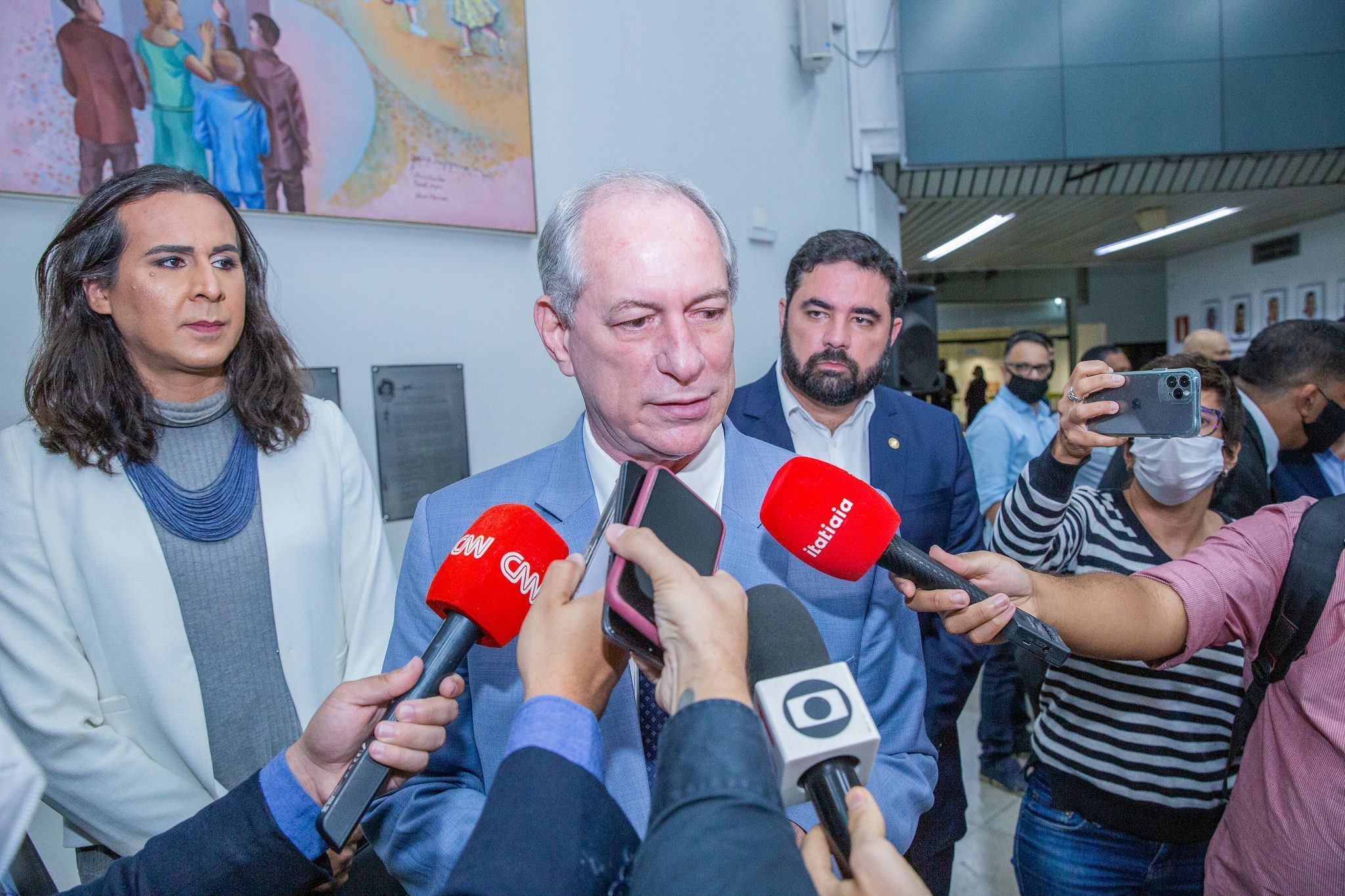Duda Salabert chama Ciro de 'bolsonarista de sapatênis' e cobra saída do PDT
