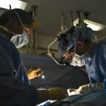 Jovem é indenizada em R$ 15 mil após fazer bariátrica e contrair oito infecções em BH