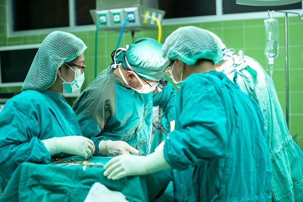 Médico é condenado após operar lado errado do corpo de paciente em Ipatinga; saiba mais