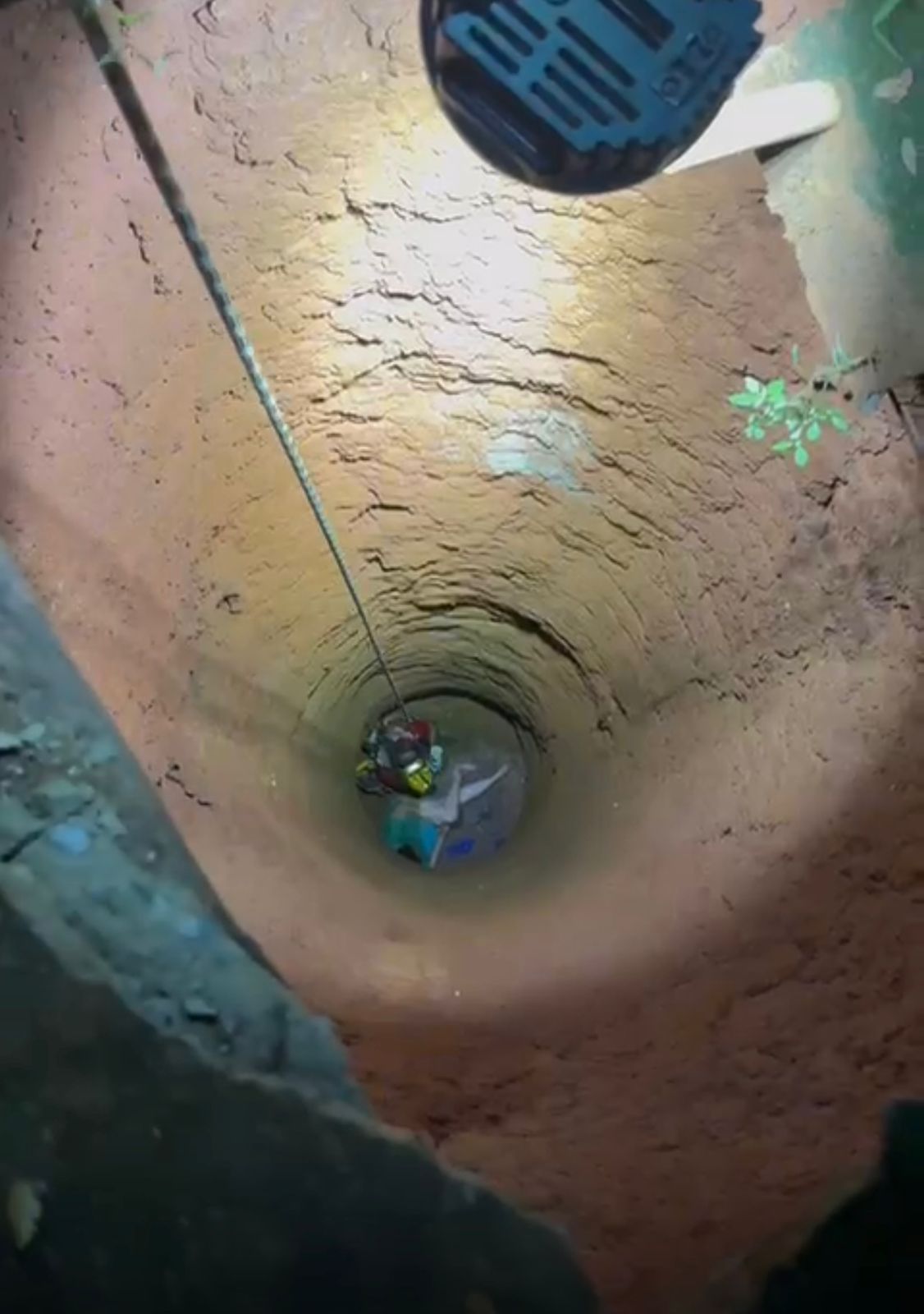 Idosa despenca 13 metros e cai em cisterna desativada em Montes Claros