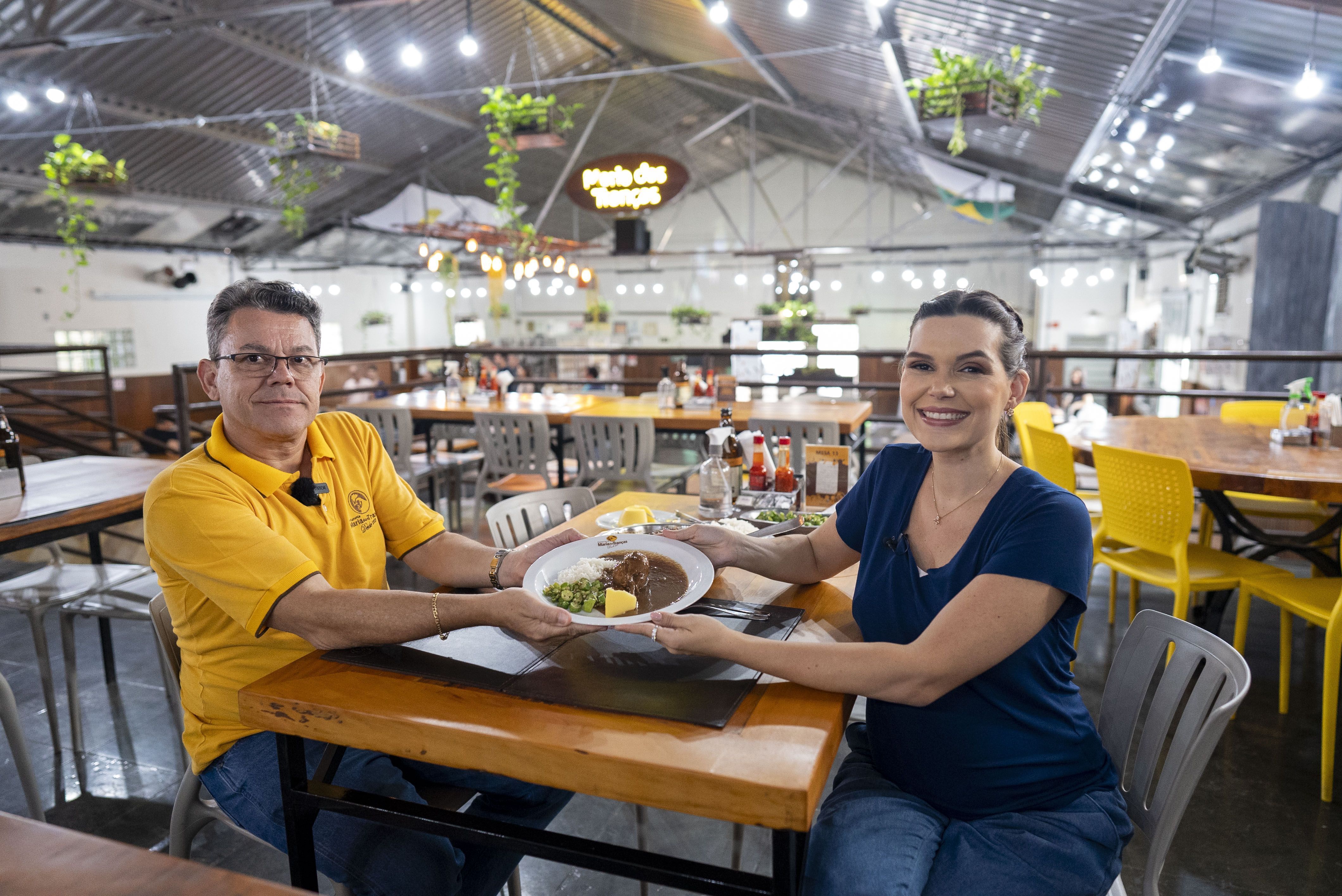 Há 74 anos fazendo o Frango ao Molho Pardo mais famoso da cidade; conheça a história do Maria das Tranças