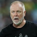 Mano Menezes projeta duelo entre Corinthians e Santos