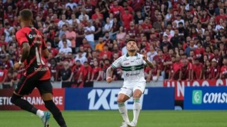 Clássico teve confusão generalizada e vários expulsos