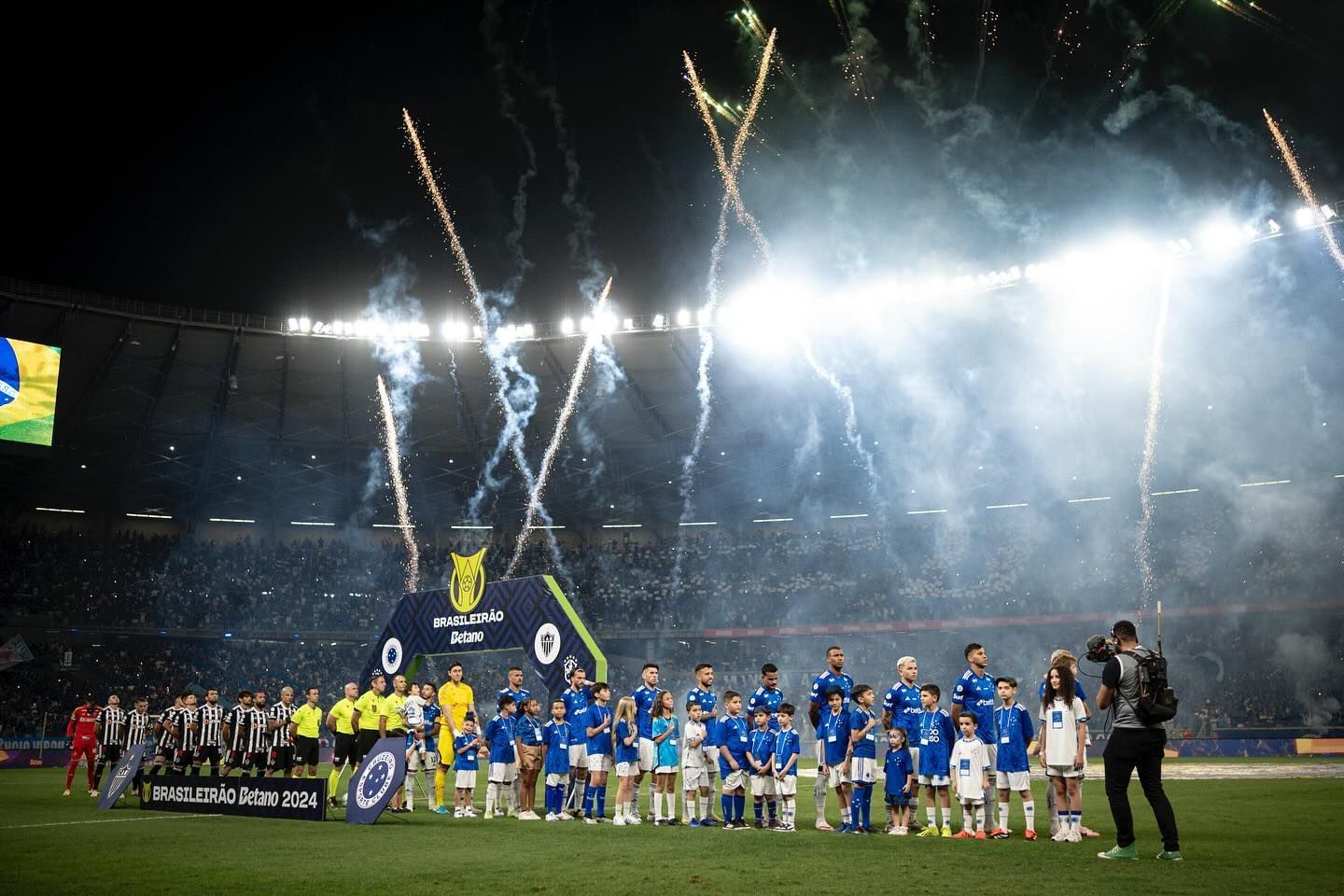 Jogador do Atlético critica torcida única após clássico com Cruzeiro no Mineirão