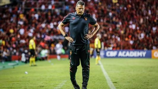Claudinei Oliveira, ex-técnico do Sport, atualmente à frente do Vila Nova