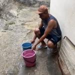 Grande BH: sem água há seis dias, moradores tentam coletar água da chuva para uso