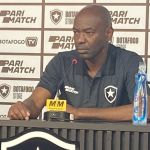 No Botafogo, Cláudio Caçapa se diz preparado para ser efetivado 