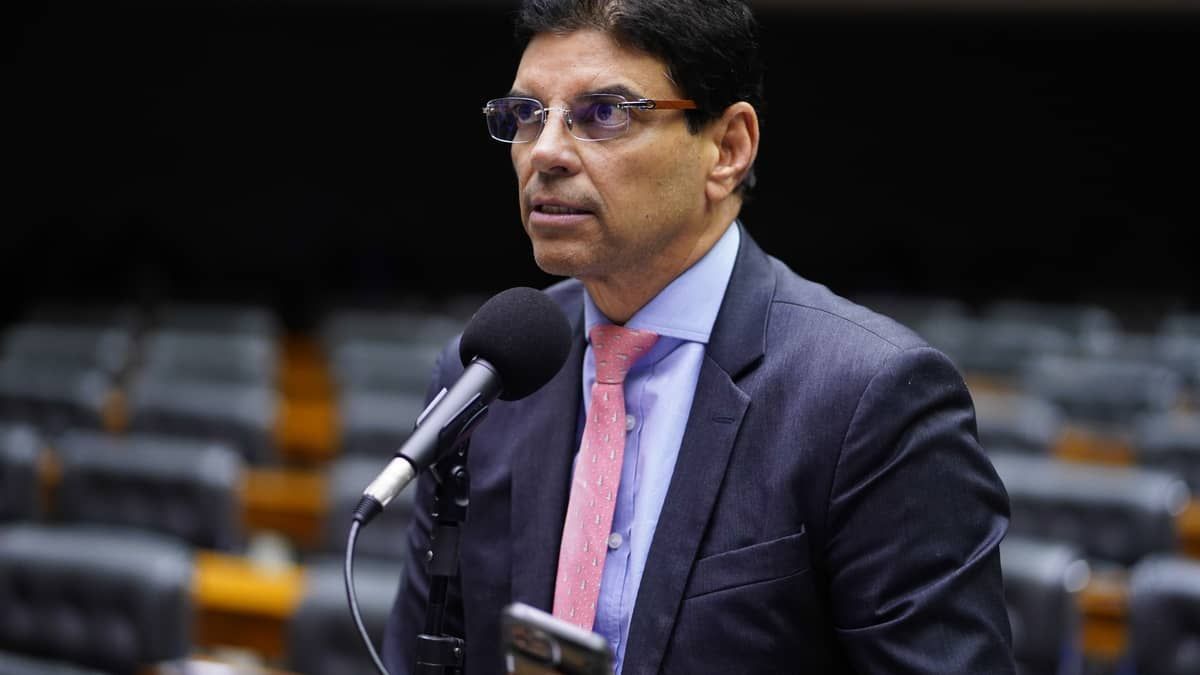 Relator do arcabouço fiscal é aliado de Lira e fez campanha para Bolsonaro