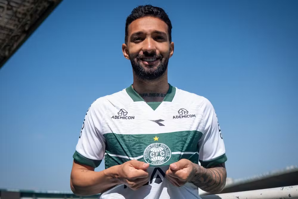 Coritiba anuncia contratação de atacante campeão brasileiro pelo Corinthians
