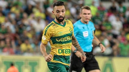 Clayson vai completar 50 jogos pelo Cuiabá diante do Cruzeiro, na Arena Pantanal