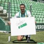 Vasco compra atacante em definitivo e repassa para time português; entenda