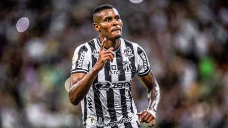 Cléber em ação pelo Ceará no Campeonato Brasileiro de 2022