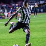 Atacante do Ceará é punido por doping, mas pena retroativa o libera a jogar